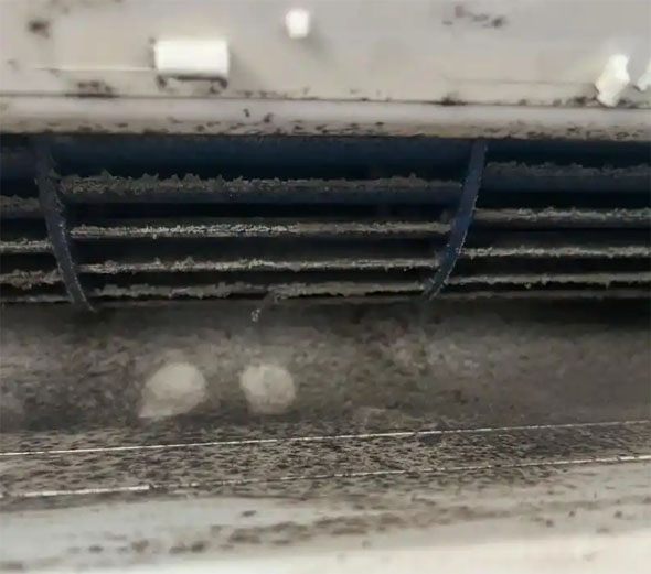 双鸭山空调吹的风有股烧焦味是怎么回事